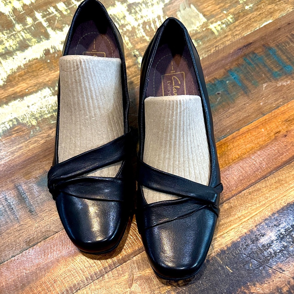 Clarks Black Leather, 7.5